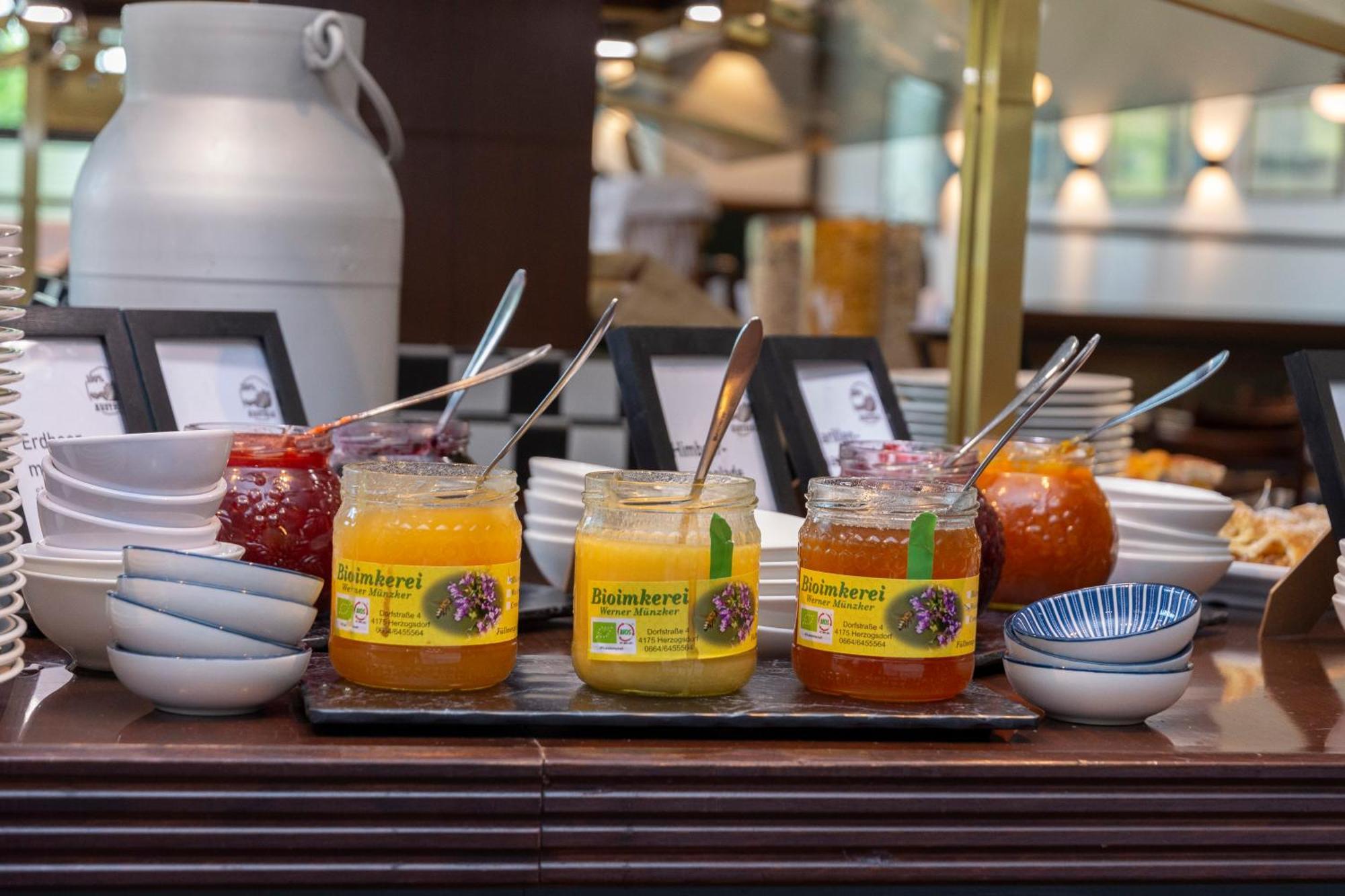 Trans World Donauwelle Hotel 4*